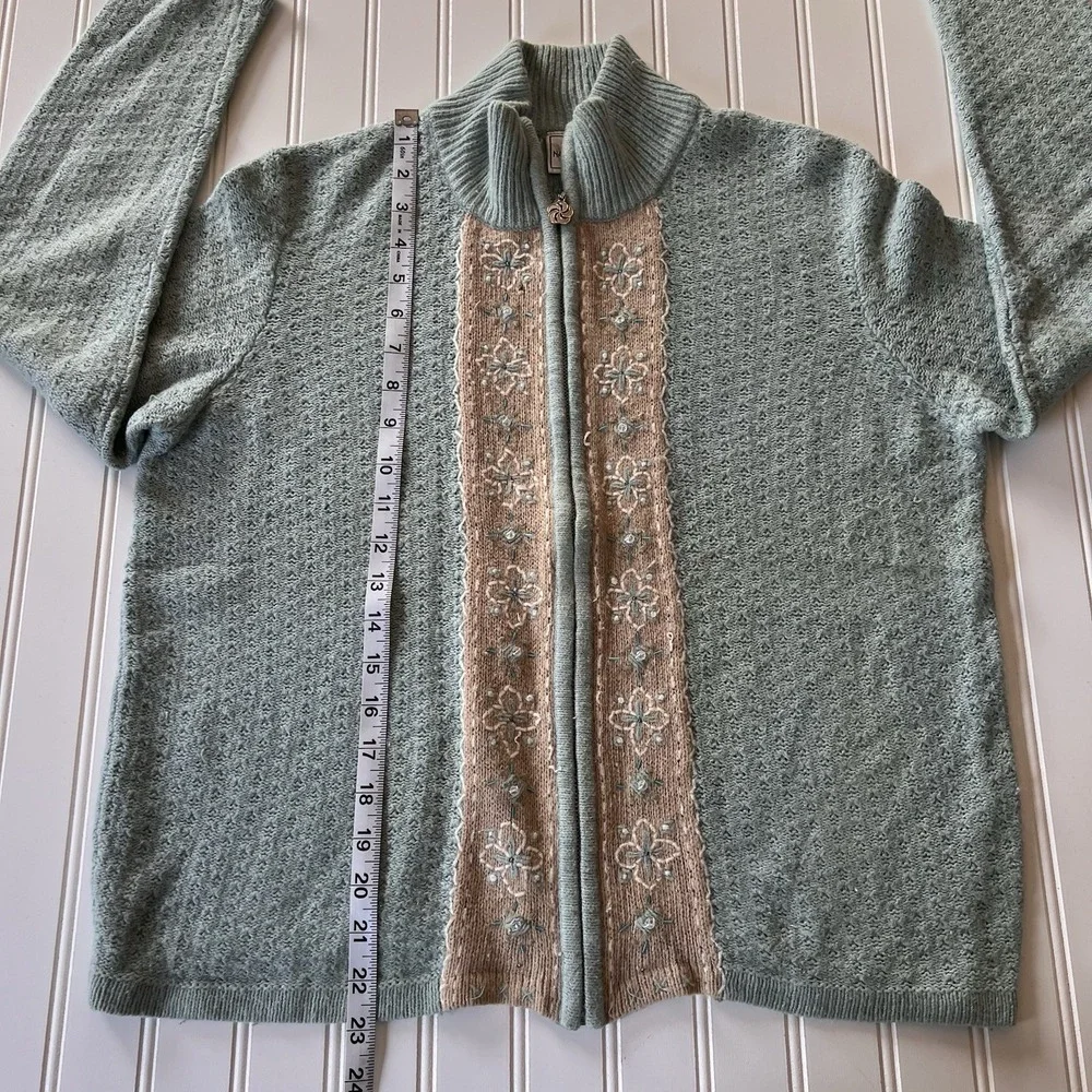 Vintage 1990s Napa Valley Sage Green Floral‎ Beaded Full Zip Sweater Small